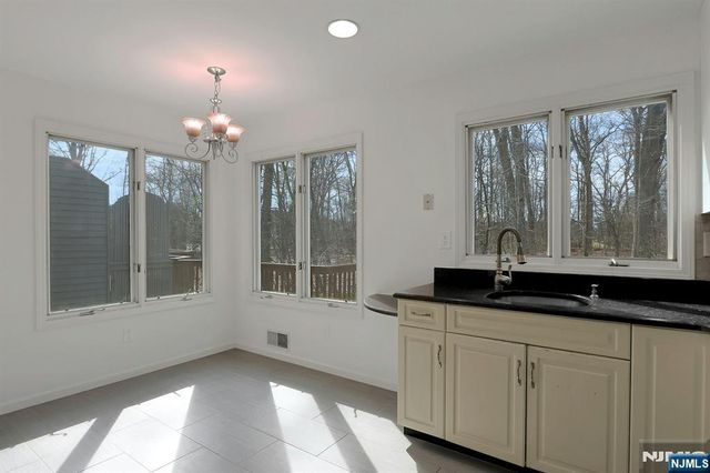 20 Lakeview Drive, Old Tappan, NJ 07675