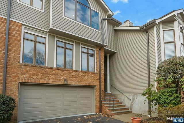 20 Lakeview Drive, Old Tappan, NJ 07675