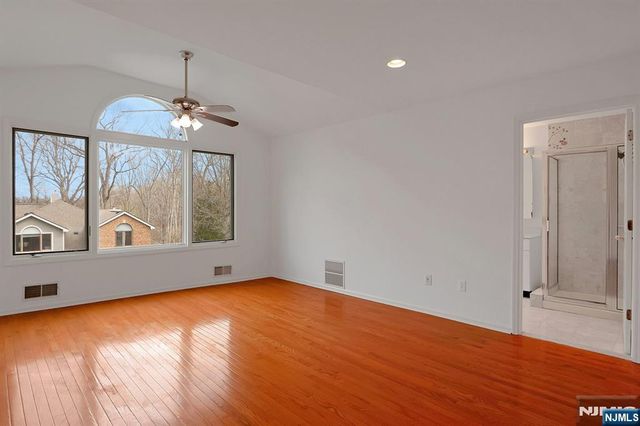 20 Lakeview Drive, Old Tappan, NJ 07675