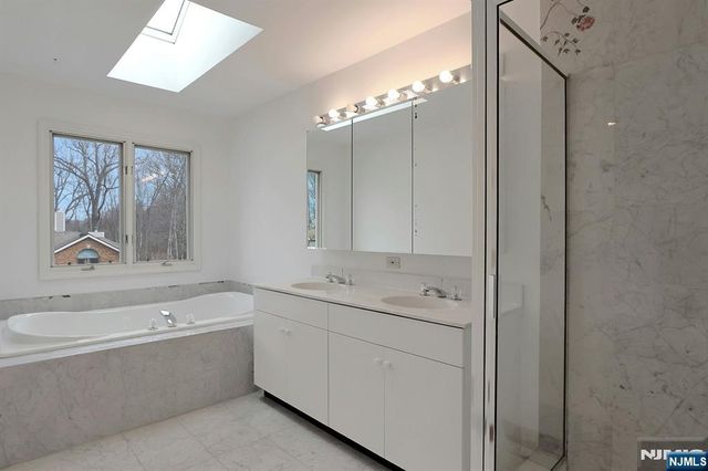 20 Lakeview Drive, Old Tappan, NJ 07675