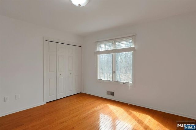 20 Lakeview Drive, Old Tappan, NJ 07675