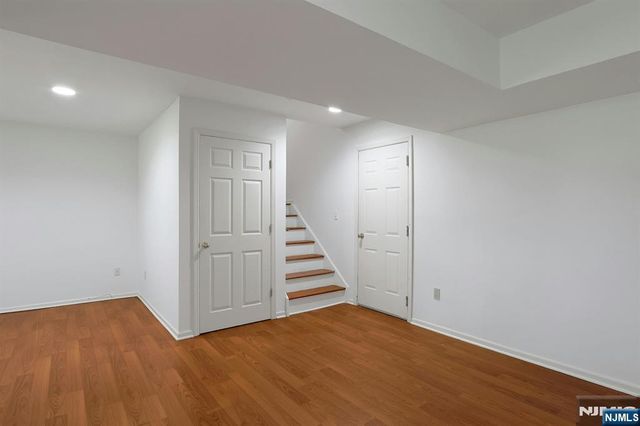 20 Lakeview Drive, Old Tappan, NJ 07675