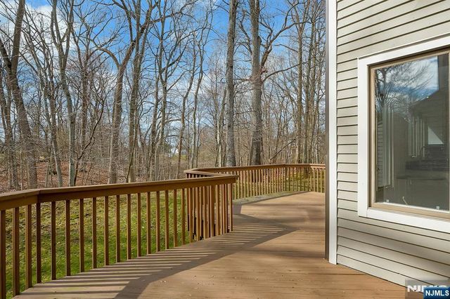 20 Lakeview Drive, Old Tappan, NJ 07675