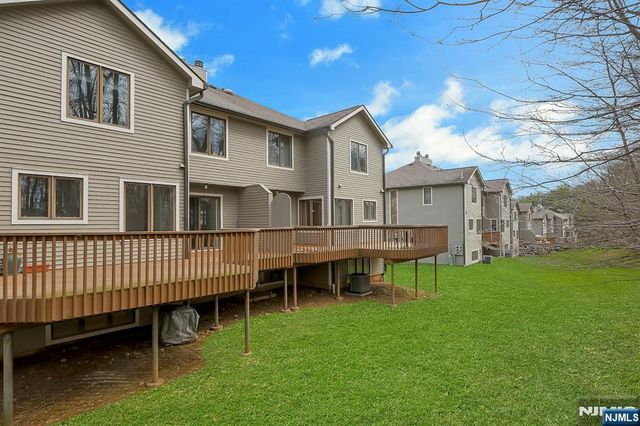 20 Lakeview Drive, Old Tappan, NJ 07675