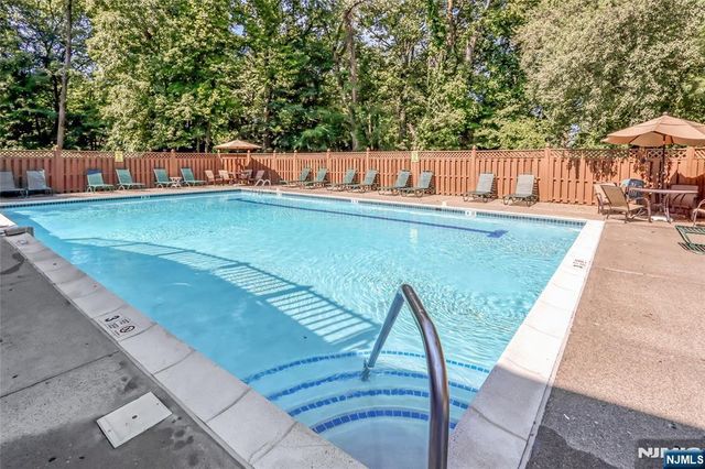 20 Lakeview Drive, Old Tappan, NJ 07675