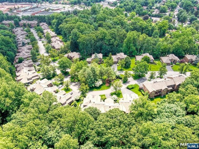 20 Lakeview Drive, Old Tappan, NJ 07675