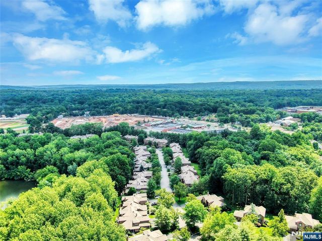 20 Lakeview Drive, Old Tappan, NJ 07675