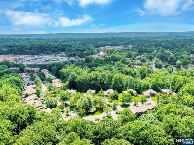 20 Lakeview Drive, Old Tappan, NJ 07675