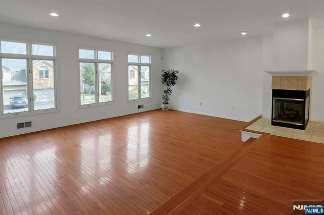 20 Lakeview Drive, Old Tappan, NJ 07675