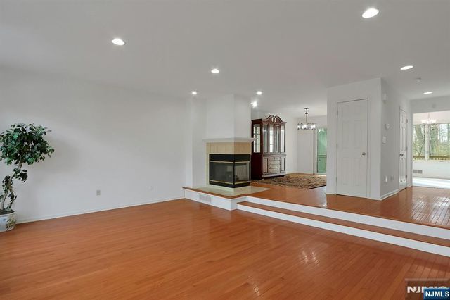 20 Lakeview Drive, Old Tappan, NJ 07675