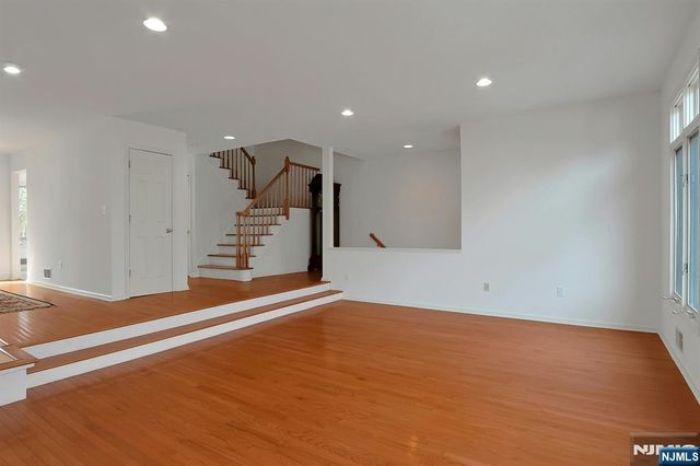 20 Lakeview Drive, Old Tappan, NJ 07675