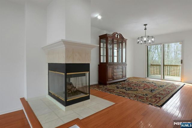 20 Lakeview Drive, Old Tappan, NJ 07675