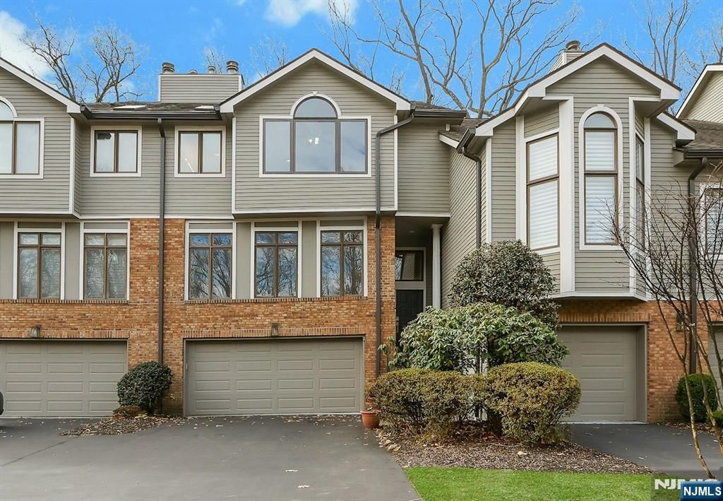 20 Lakeview Drive, Old Tappan, NJ 07675