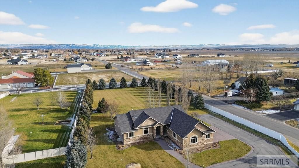 Image 3 of property listing at 102 N 3918 E, Rigby, ID 83442