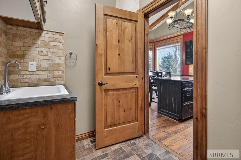 Image 32 of property listing at 102 N 3918 E, Rigby, ID 83442