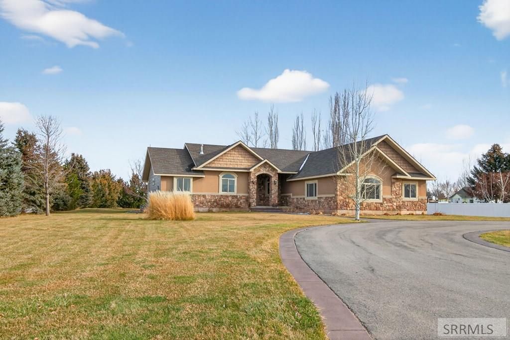 Image 4 of property listing at 102 N 3918 E, Rigby, ID 83442