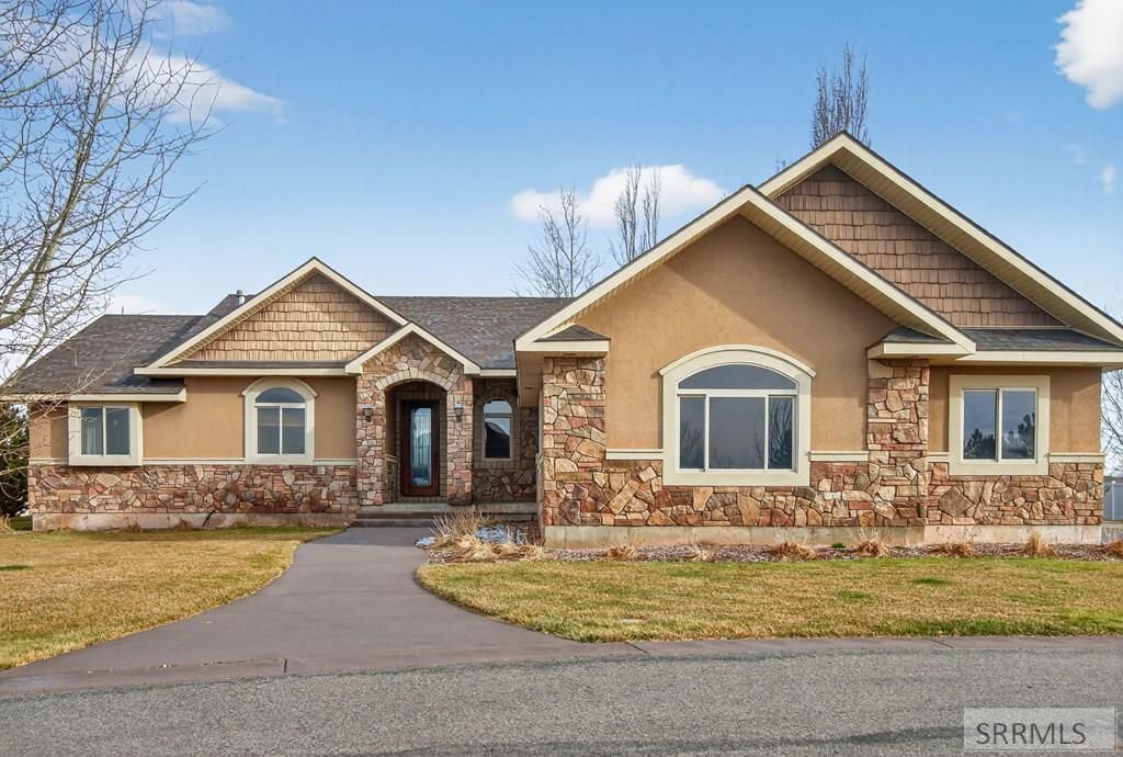 Image 5 of property listing at 102 N 3918 E, Rigby, ID 83442