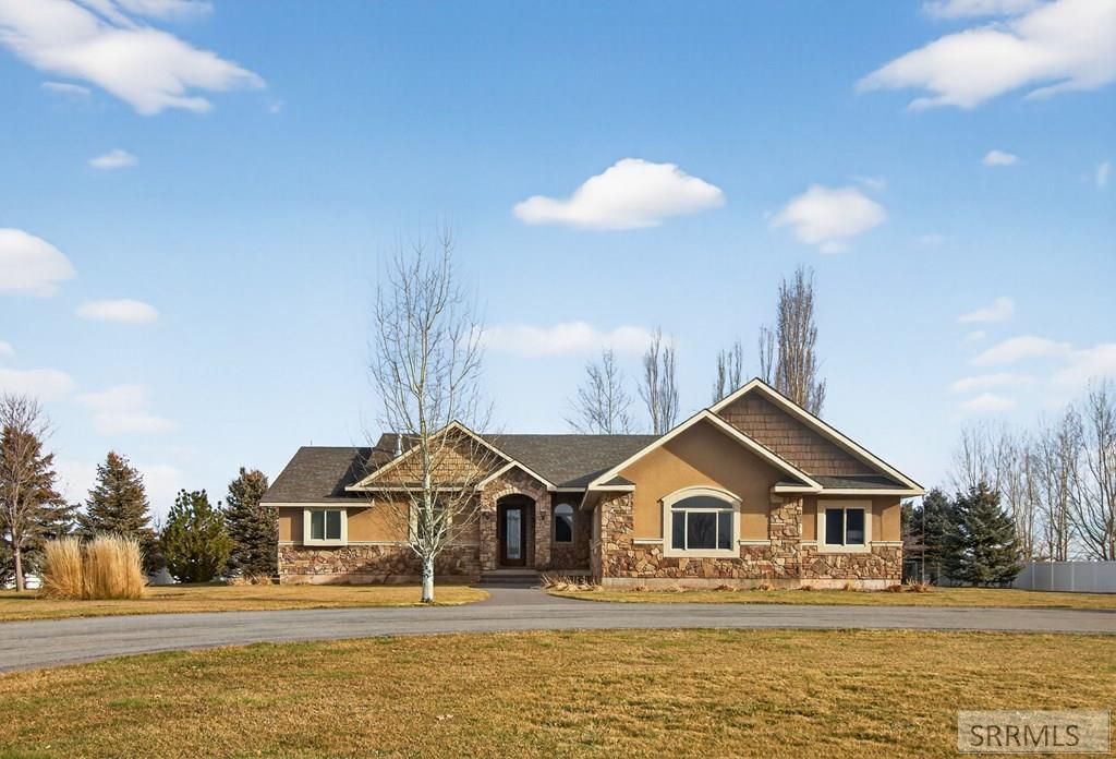 Image 7 of property listing at 102 N 3918 E, Rigby, ID 83442
