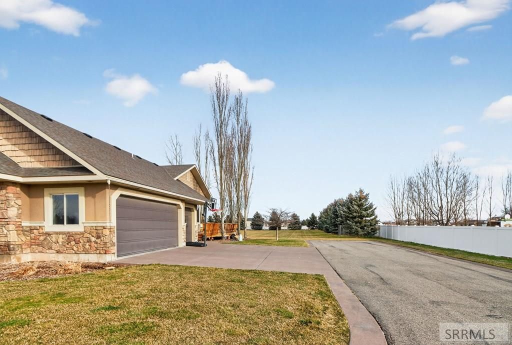 Image 9 of property listing at 102 N 3918 E, Rigby, ID 83442
