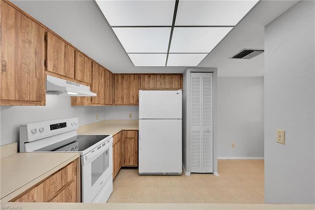 8474 Charter Club CIR 13, Fort Myers, FL 33919