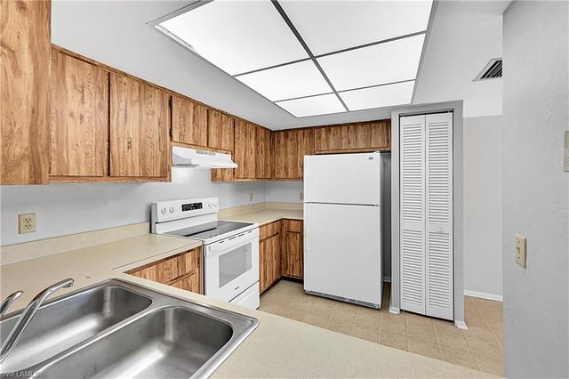 8474 Charter Club CIR 13, Fort Myers, FL 33919