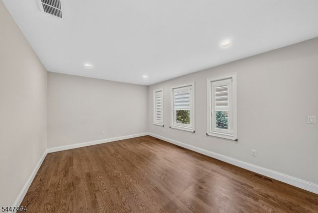 112 E 12Th St, Linden City, NJ 07036