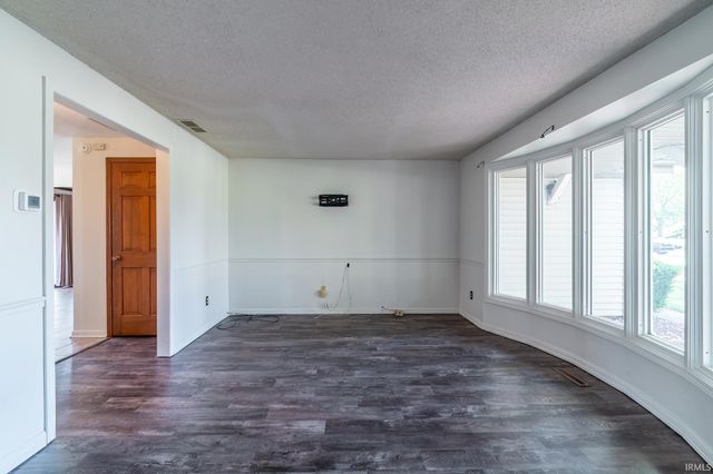 11619 Markham Court, Leo, IN 46765