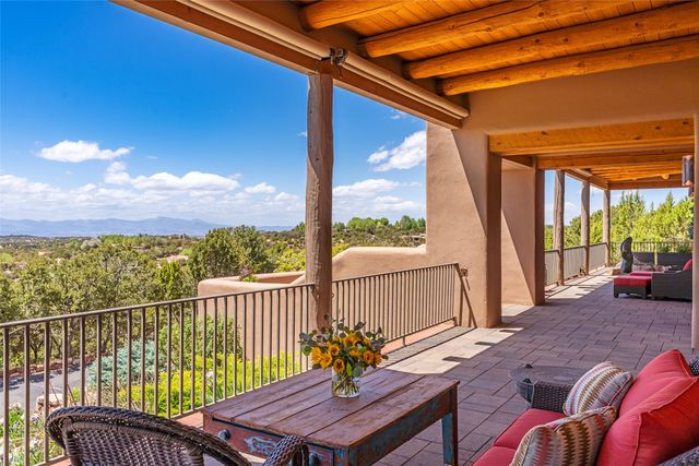 1035 Sierra Del Norte, Santa Fe, NM 87501