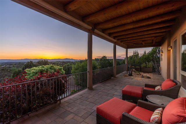 1035 Sierra Del Norte, Santa Fe, NM 87501