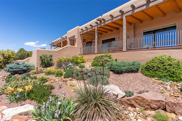 1035 Sierra Del Norte, Santa Fe, NM 87501