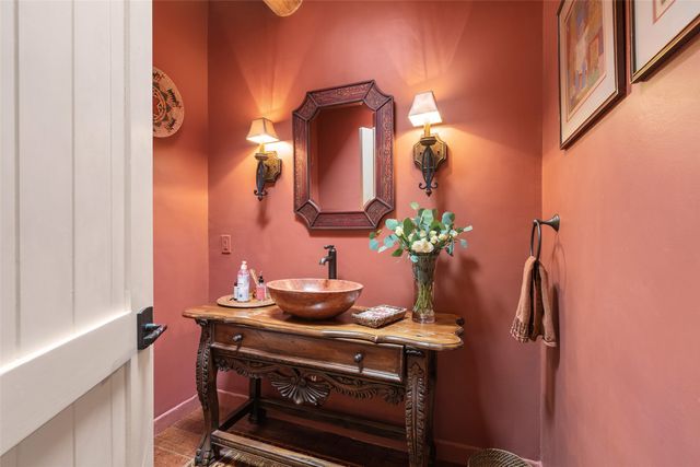 1035 Sierra Del Norte, Santa Fe, NM 87501