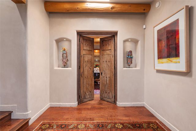 1035 Sierra Del Norte, Santa Fe, NM 87501