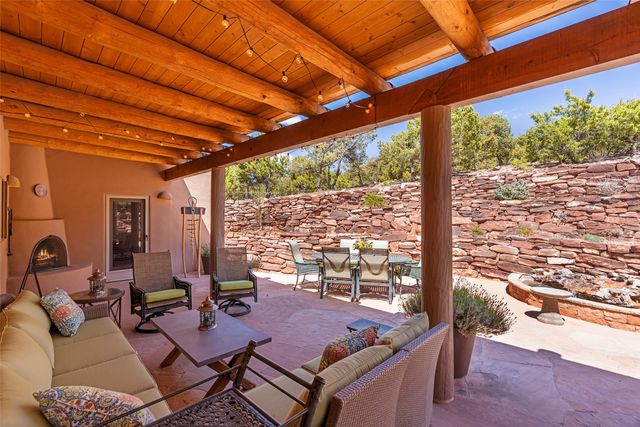 1035 Sierra Del Norte, Santa Fe, NM 87501