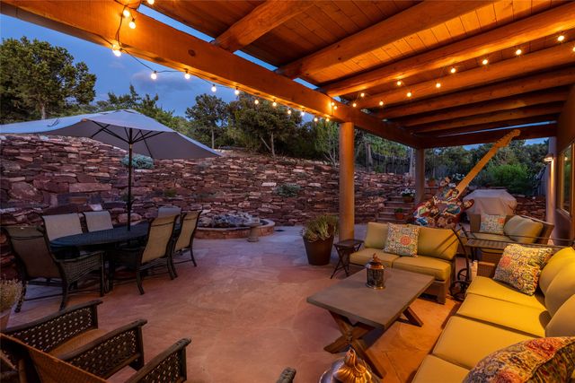 1035 Sierra Del Norte, Santa Fe, NM 87501