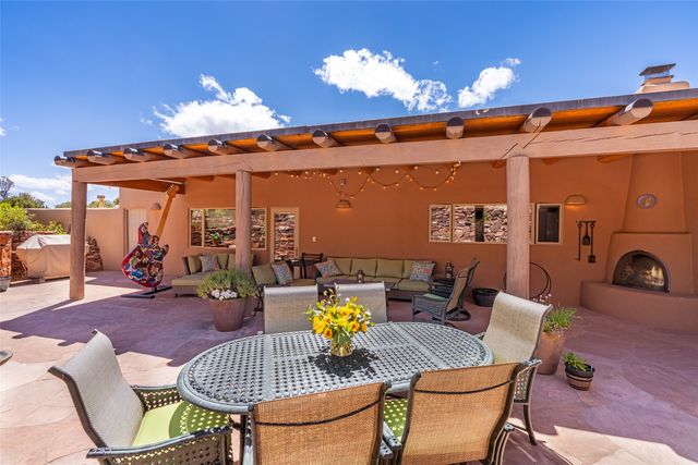 1035 Sierra Del Norte, Santa Fe, NM 87501