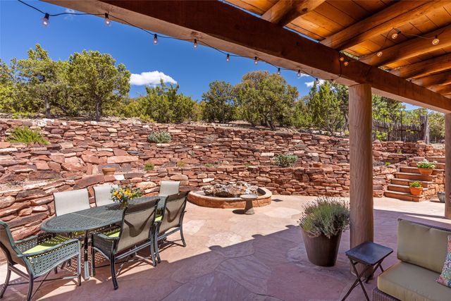 1035 Sierra Del Norte, Santa Fe, NM 87501