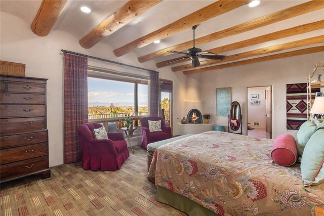 1035 Sierra Del Norte, Santa Fe, NM 87501