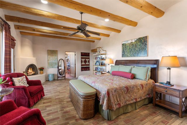 1035 Sierra Del Norte, Santa Fe, NM 87501