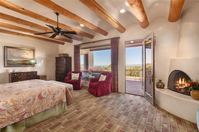 1035 Sierra Del Norte, Santa Fe, NM 87501