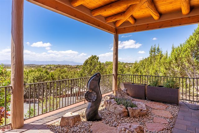 1035 Sierra Del Norte, Santa Fe, NM 87501
