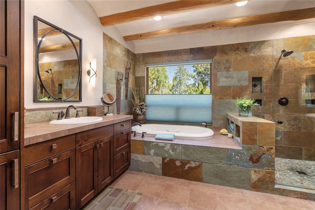 1035 Sierra Del Norte, Santa Fe, NM 87501