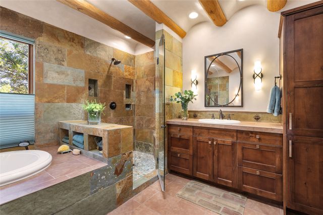 1035 Sierra Del Norte, Santa Fe, NM 87501