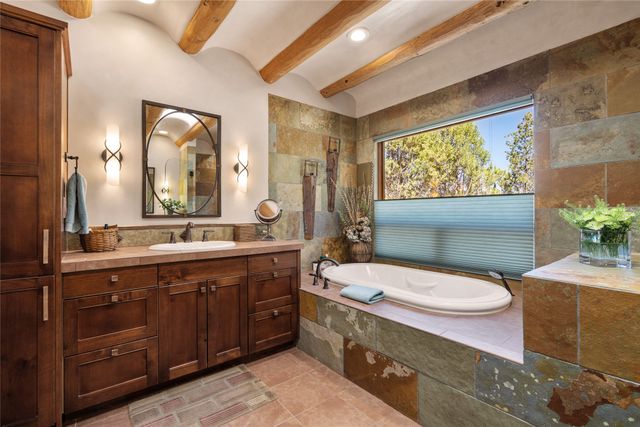 1035 Sierra Del Norte, Santa Fe, NM 87501