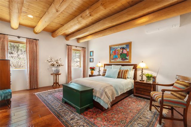 1035 Sierra Del Norte, Santa Fe, NM 87501