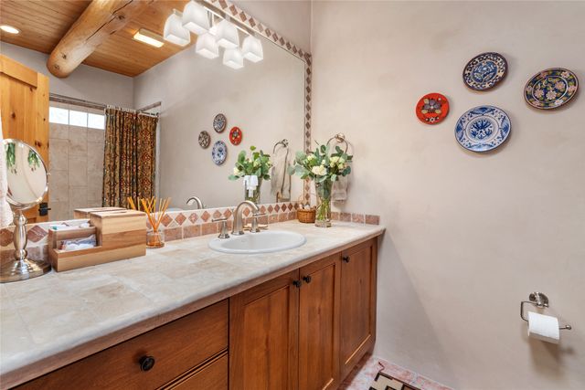 1035 Sierra Del Norte, Santa Fe, NM 87501