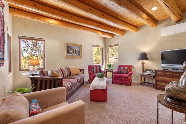 1035 Sierra Del Norte, Santa Fe, NM 87501