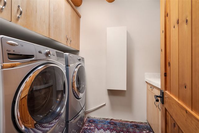 1035 Sierra Del Norte, Santa Fe, NM 87501