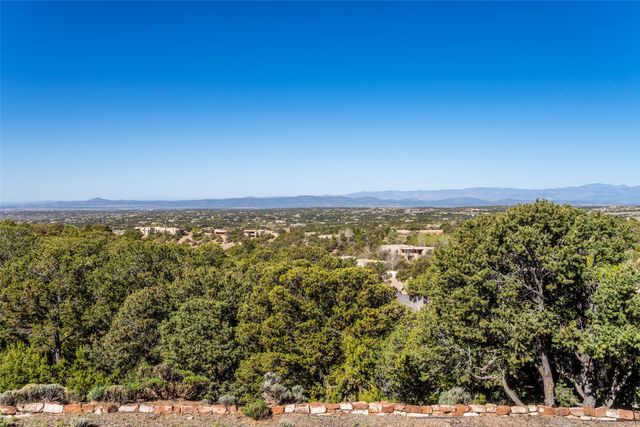 1035 Sierra Del Norte, Santa Fe, NM 87501