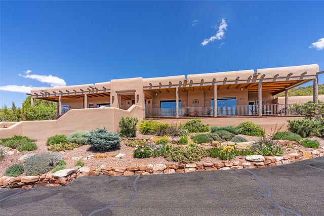 1035 Sierra Del Norte, Santa Fe, NM 87501