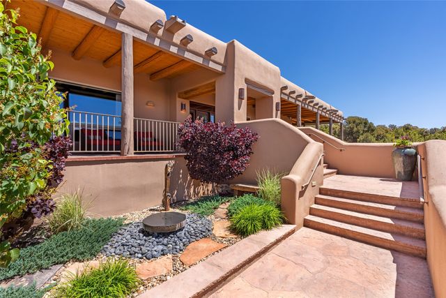 1035 Sierra Del Norte, Santa Fe, NM 87501